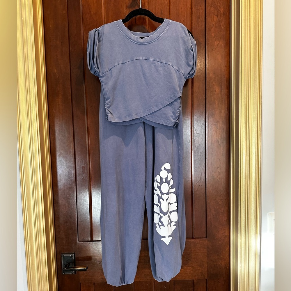 FREE PEOPLE MOVEMENT Hot Shot Crossover Logo Set in Dusty Blue Size XS